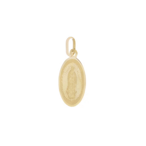 Dije de medalla ovalada de oro amarillo con la imagen grabada en relieve de la Virgen de Guadalupe.
